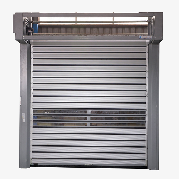 அதிவேகக் கதவை வழக்கமான கதவிலிருந்து சரியாகப் பிரிக்கிறது